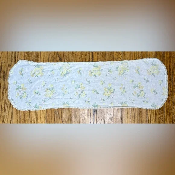 Vintage Yellow Rose Floral Table Runner Lace Trim 39.5 x 13 Inches Cottage Core - Picture 3 of 4